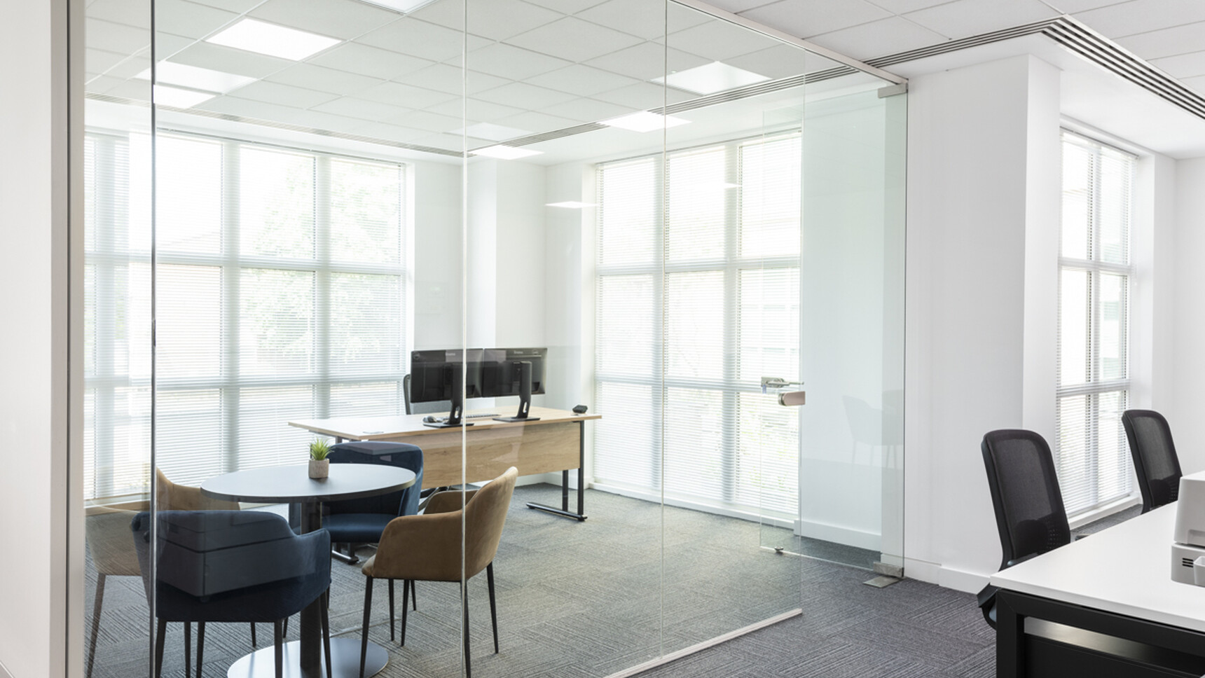 Hunts Office Hertz Office Curator SMALL 3