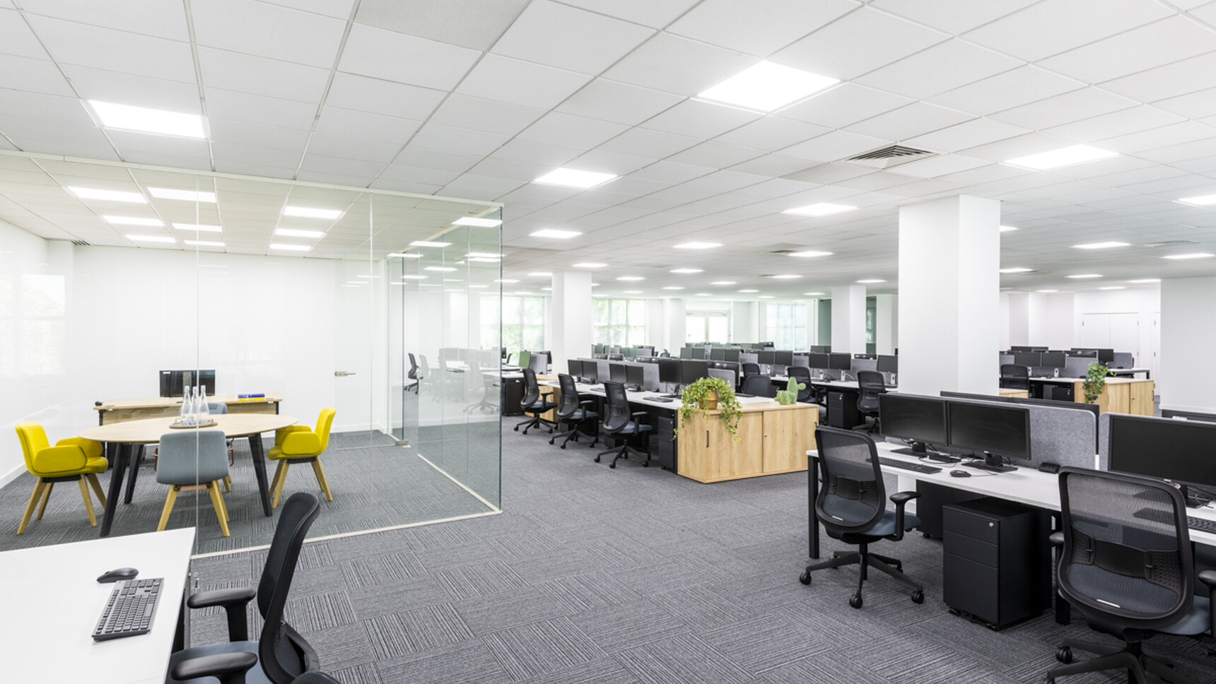 Hunts Office Hertz Office Curator SMALL 1