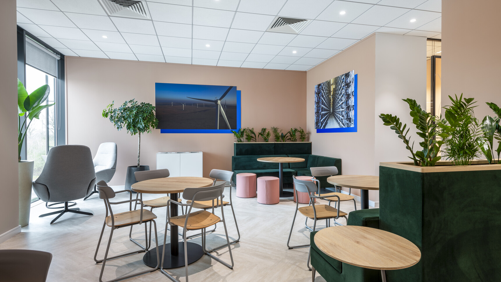 Hunts Office RWE Office Curator LARGE 6