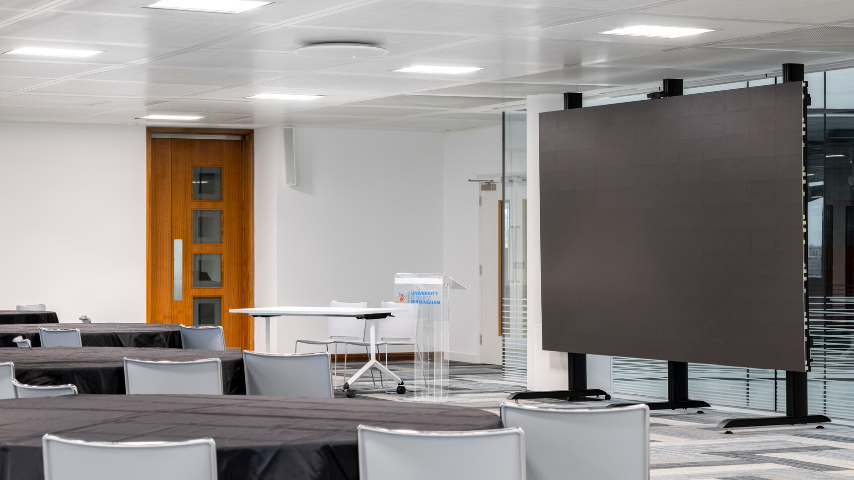 Hunts Office UCB2 Office Curtor LARGE 19