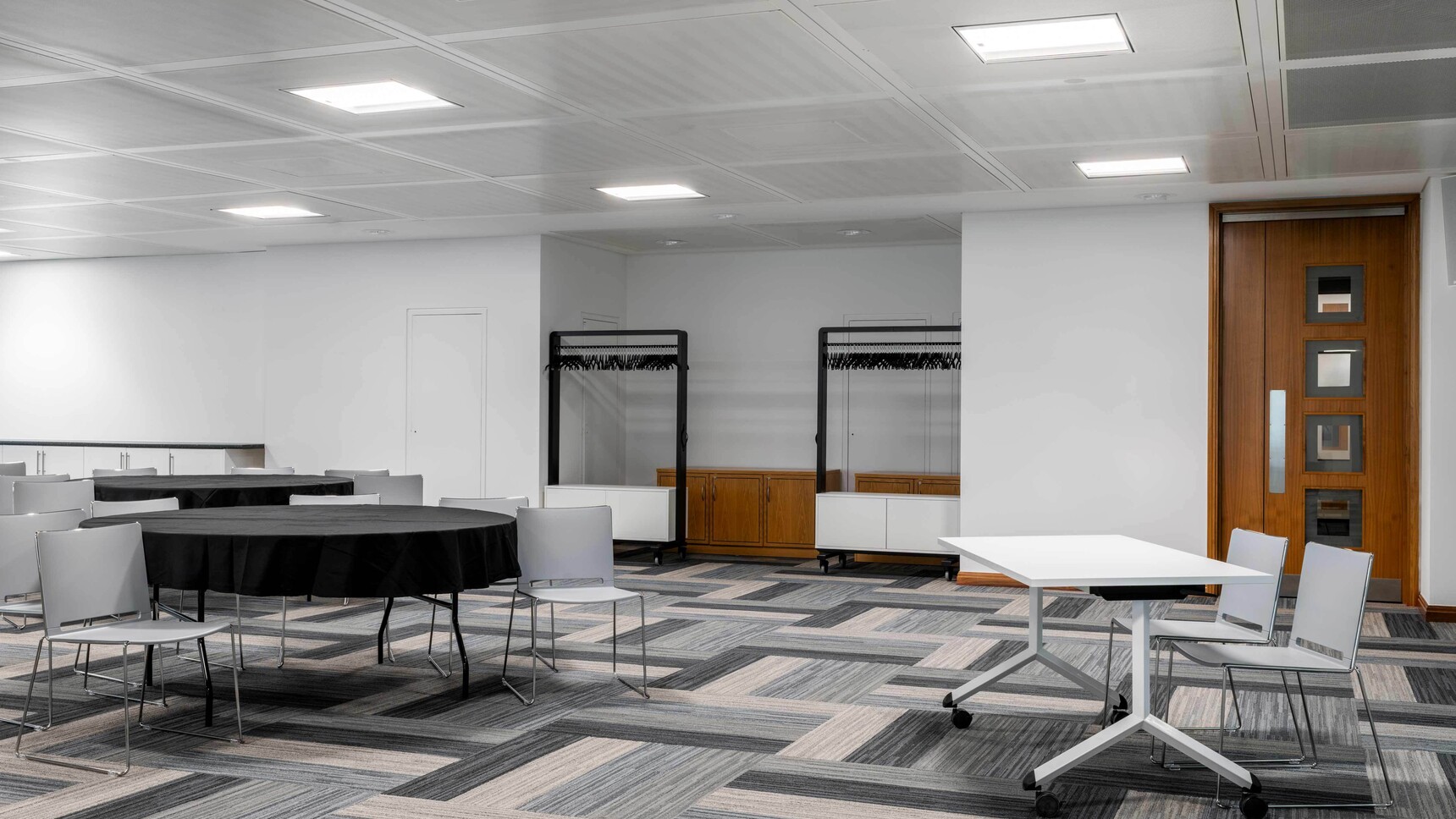 Hunts Office UCB2 Office Curtor LARGE 21