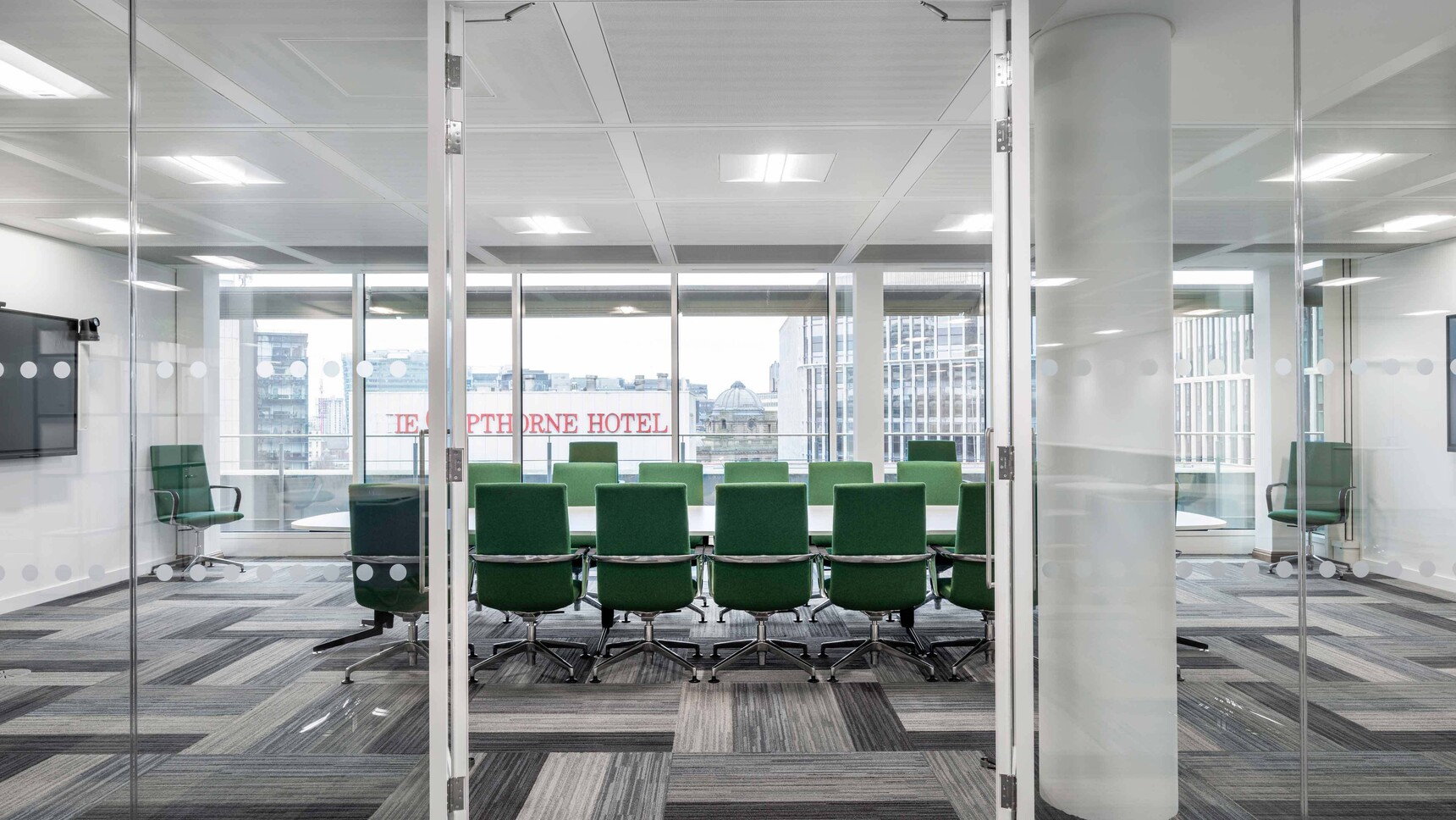 Hunts Office UCB2 Office Curtor LARGE 10