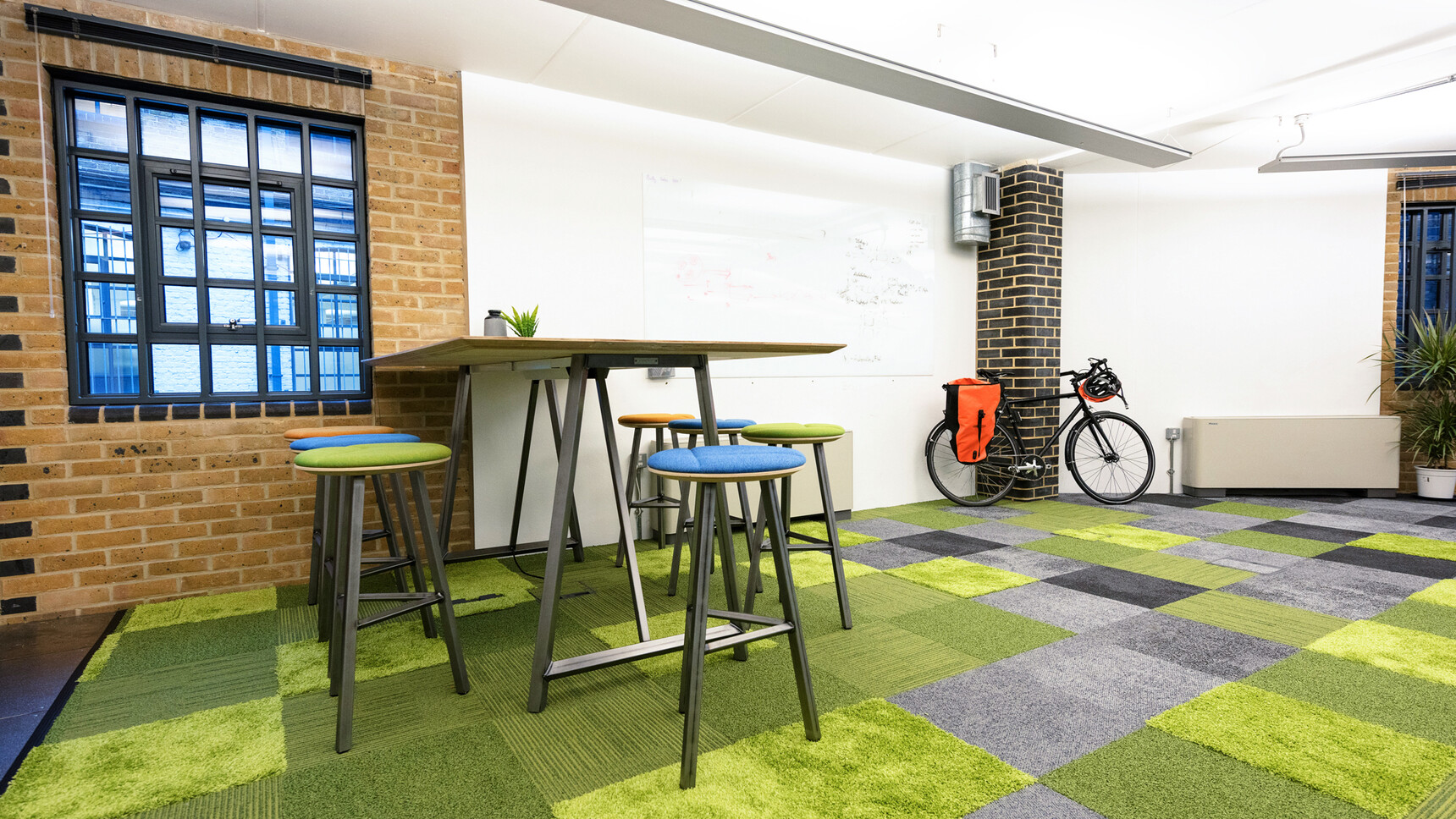 Hunts Office Adatis 002