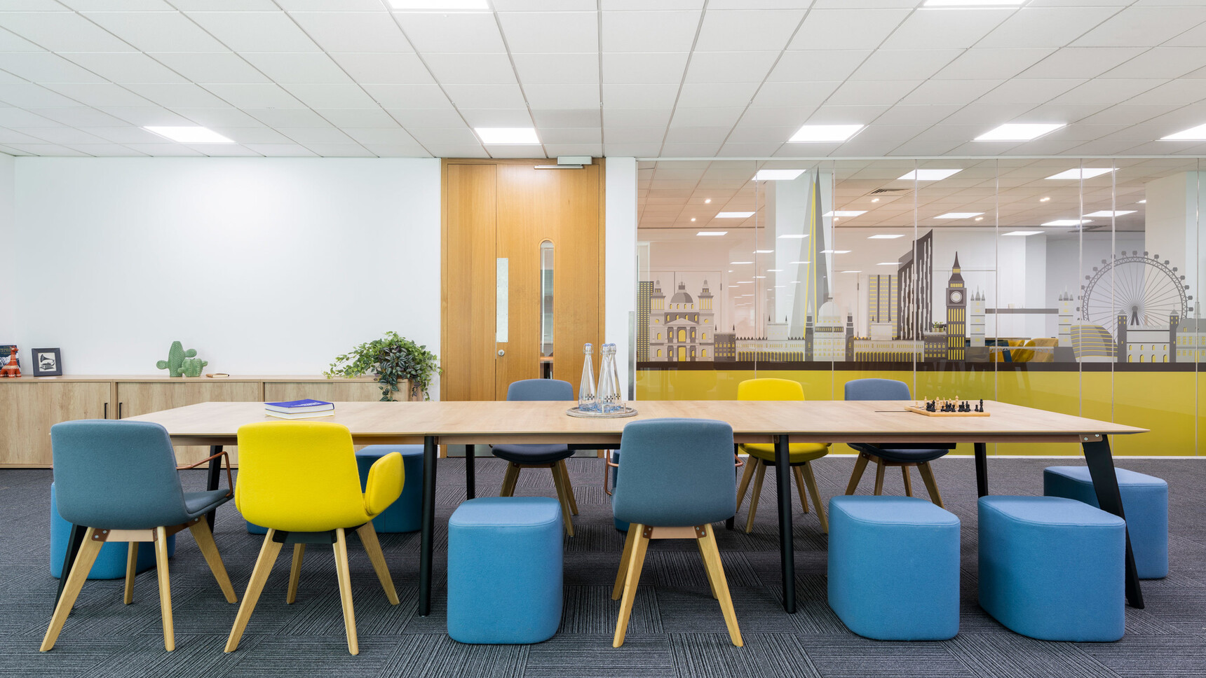 Hunts Office Hertz Office Curator LARGE 6 HERO