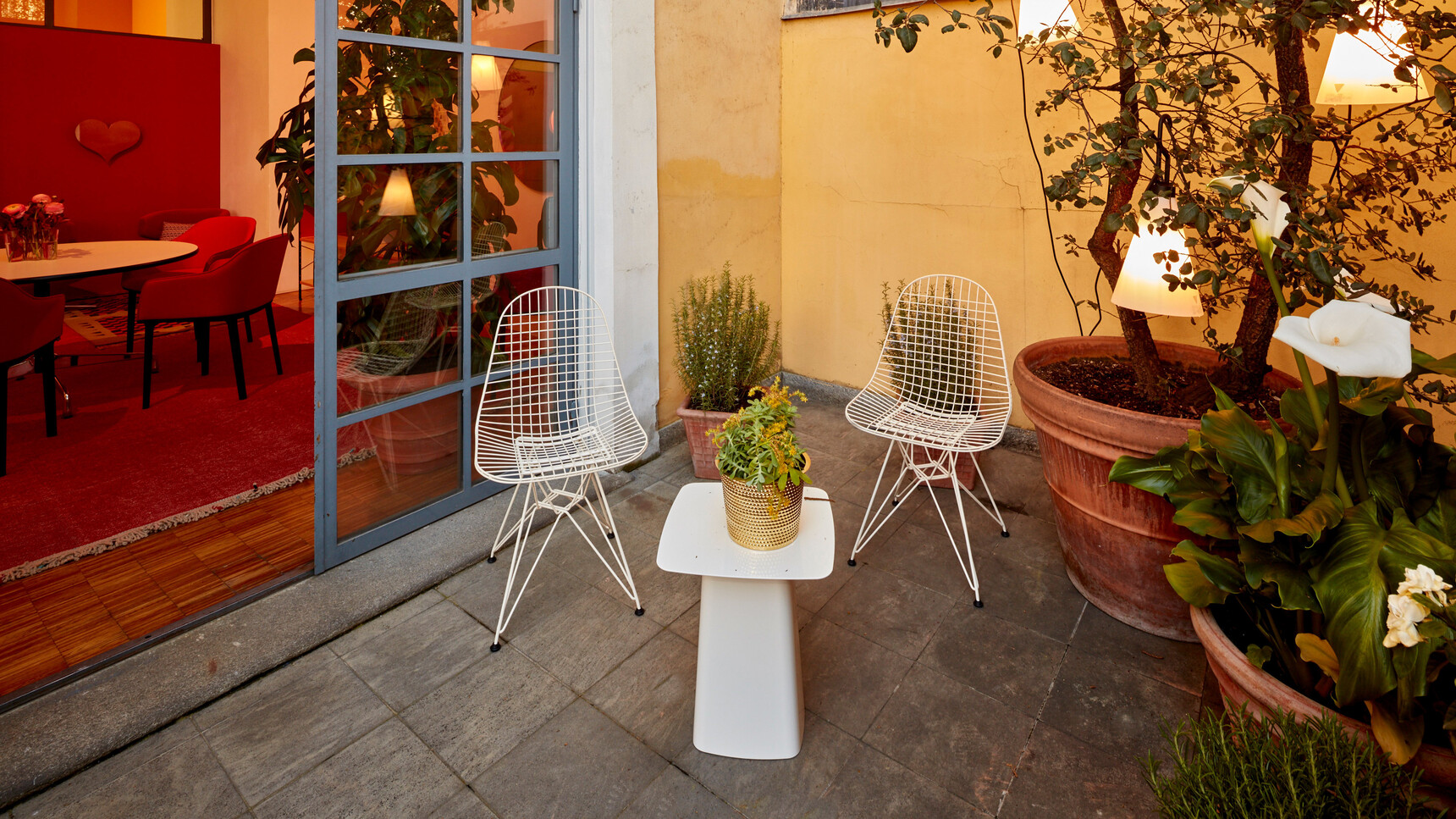 Metalsidetablefamily3