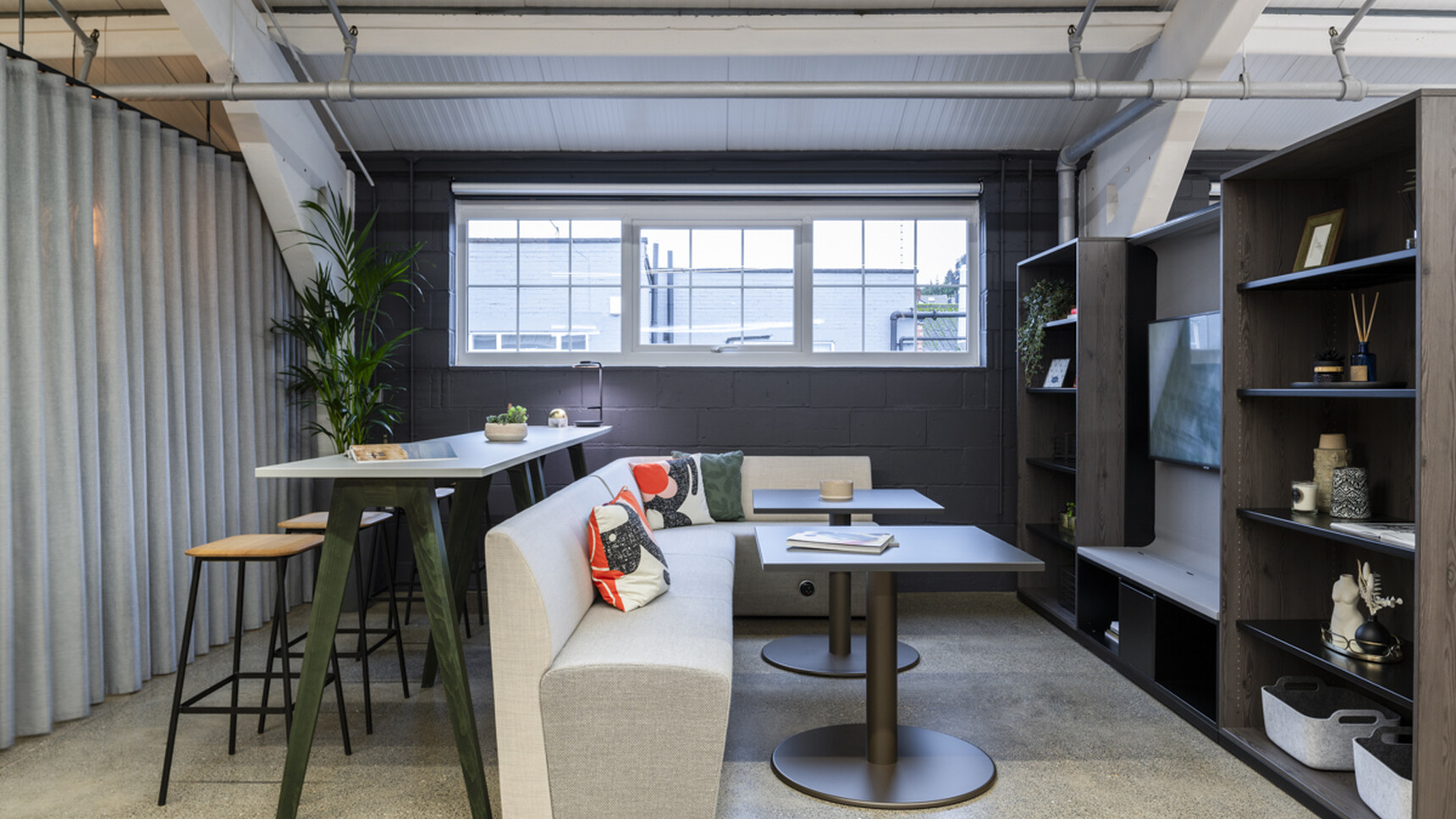 Hunts Office Showroom Office Curator SMALL 68