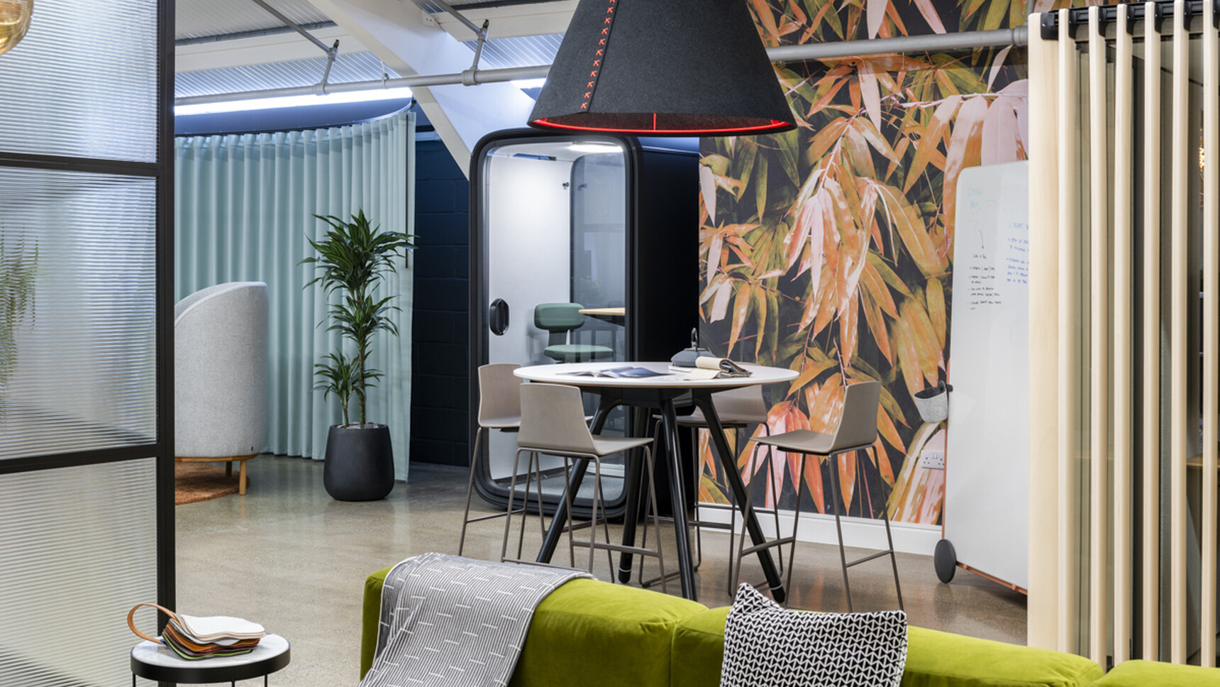 Hunts Office Showroom Office Curator SMALL 79