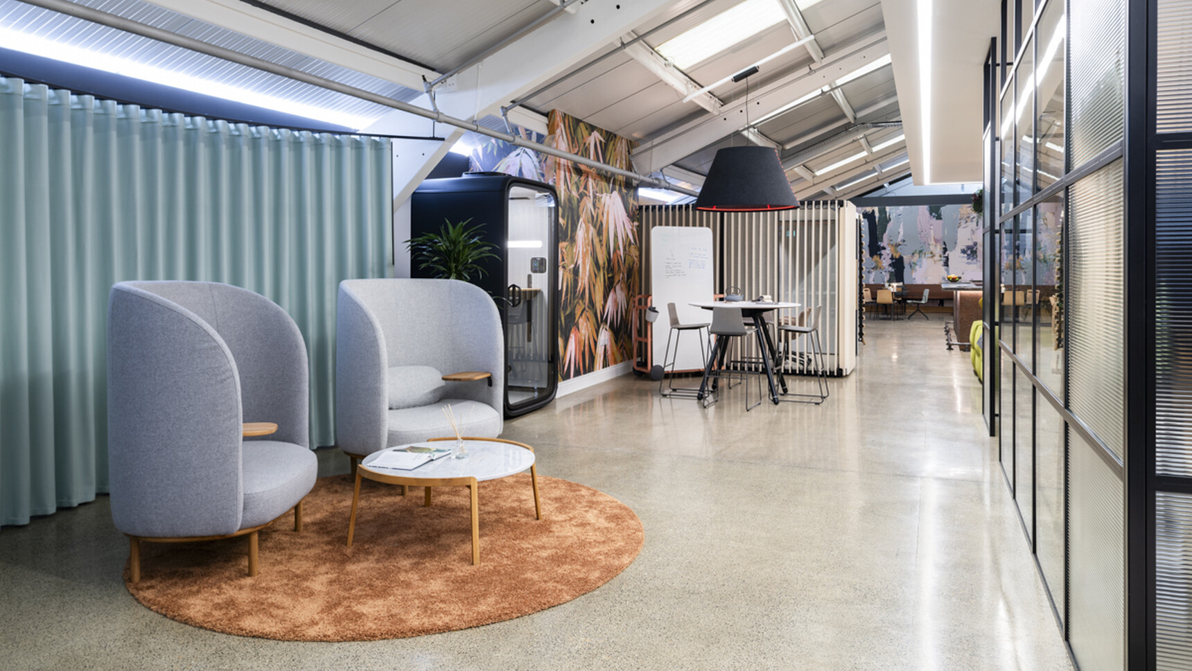 Hunts Office Showroom Office Curator SMALL 84