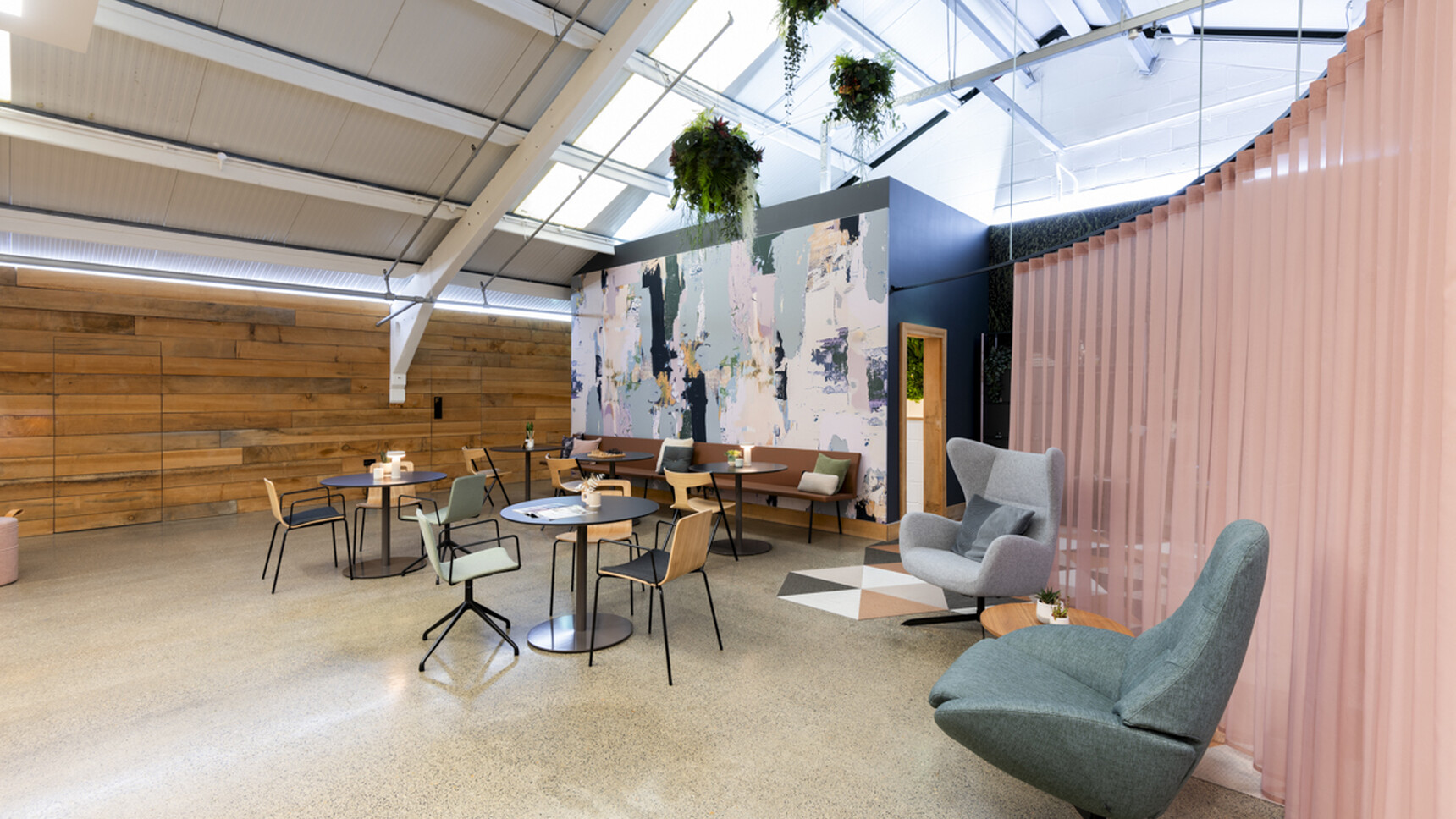 Hunts Office Showroom Office Curator SMALL 101