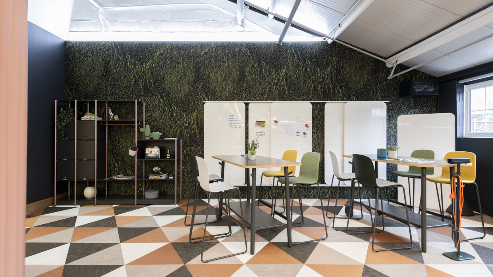 Hunts Office Showroom Office Curator SMALL 102