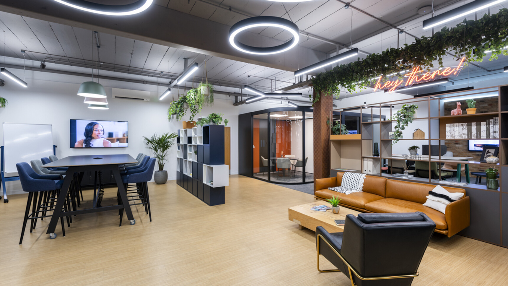 Hunts Office Showroom Office Curator SMALL 116