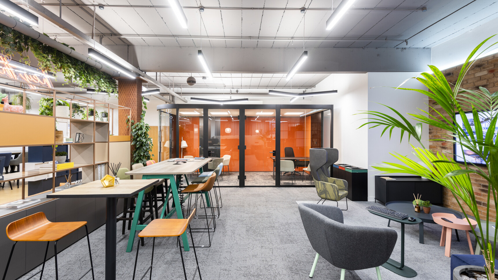 Hunts Office Showroom Office Curator SMALL 118