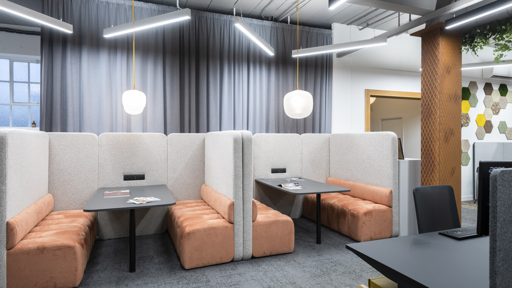 Hunts Office Showroom Office Curator SMALL 126