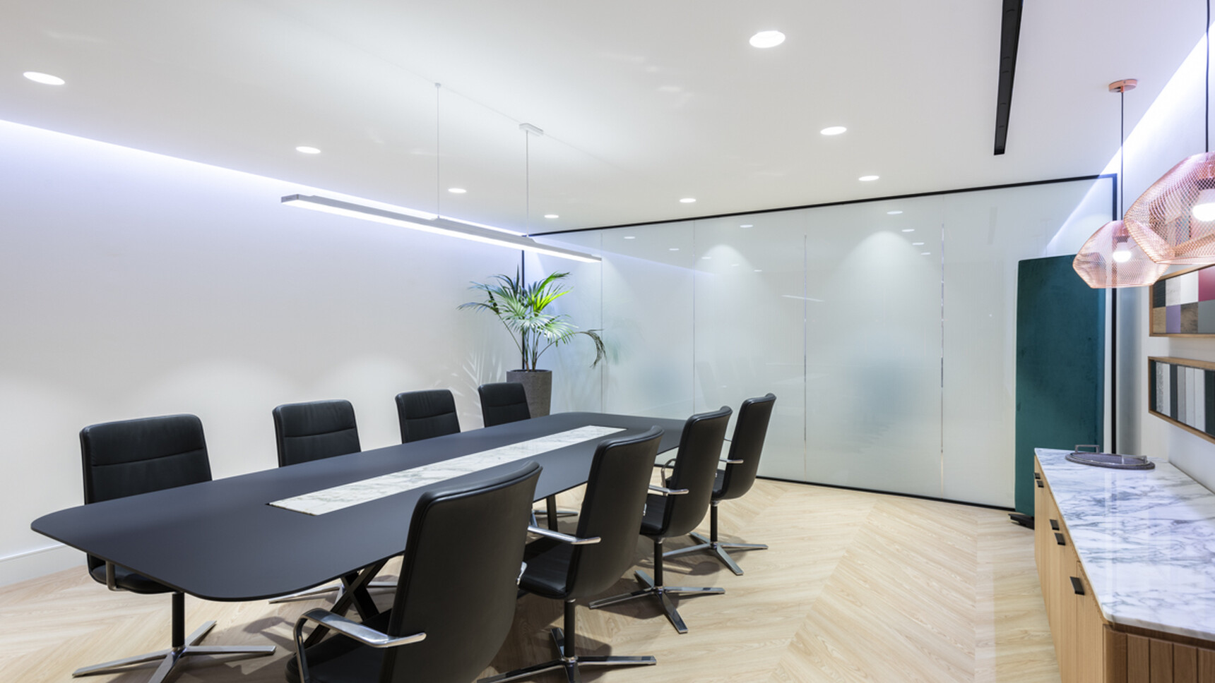 Hunts Office Showroom Office Curator SMALL 142