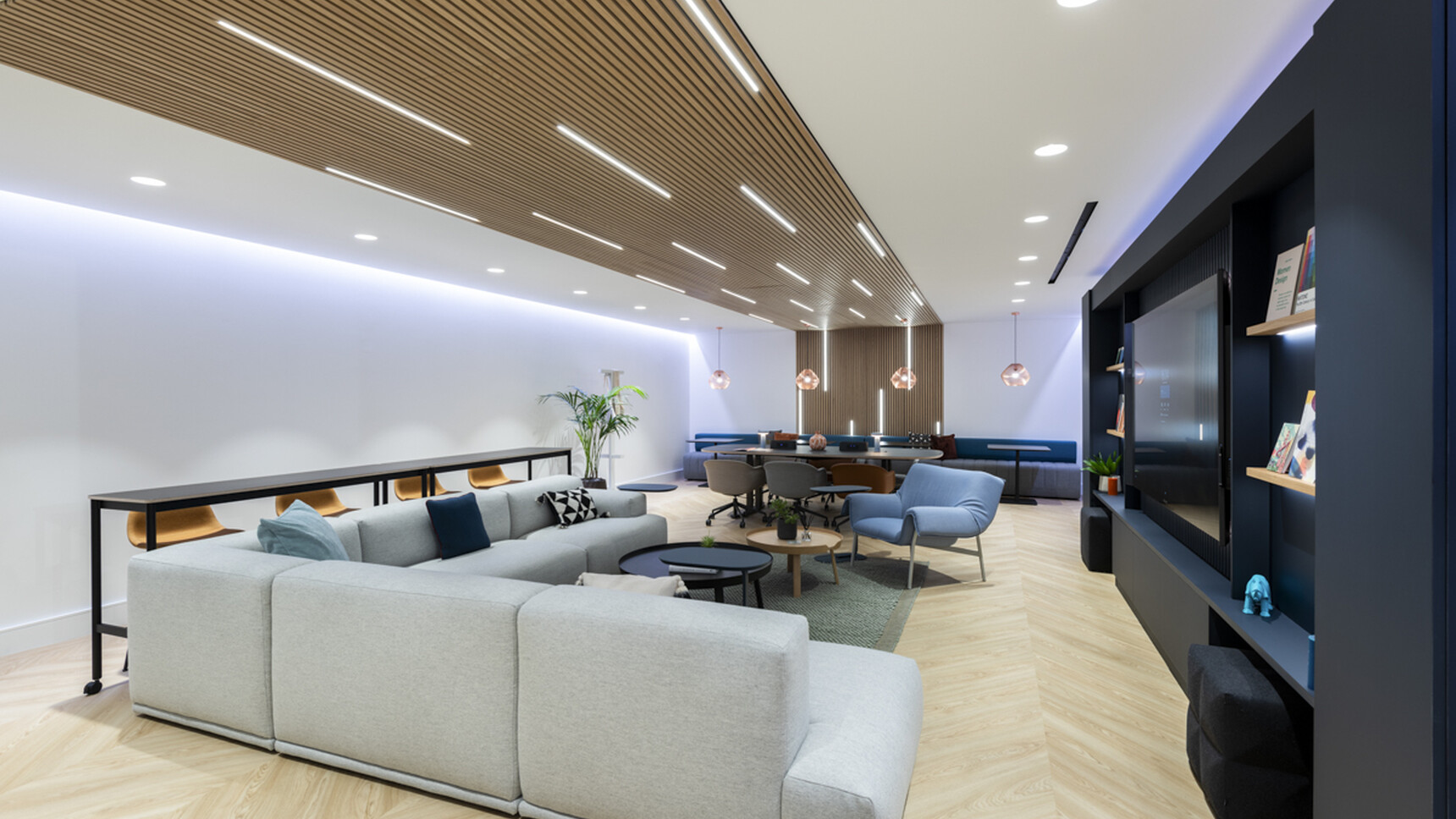 Hunts Office Showroom Office Curator SMALL 129