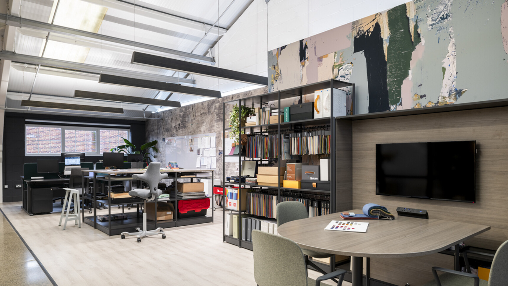 Hunts Office Showroom Office Curator SMALL 94