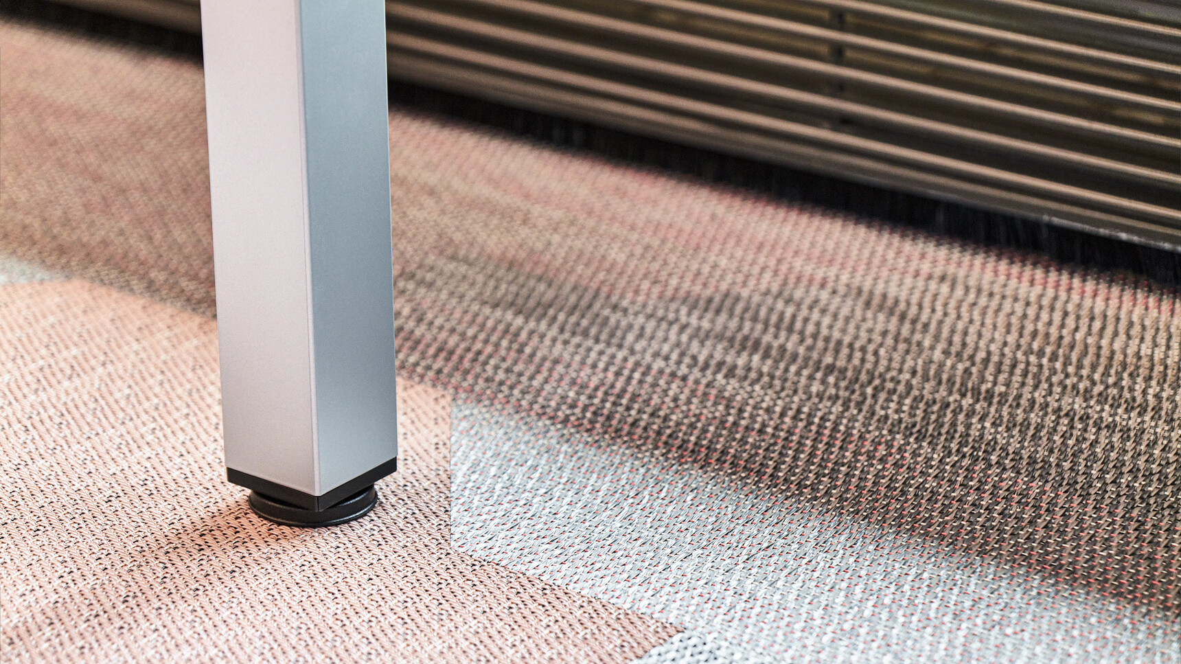 Steelcase Ottima Portico Fixed Height Desk With Grey Leg Finish Detail Image Of The Base