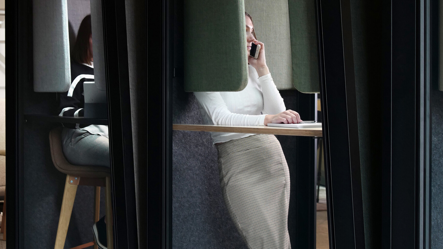 Orangebox On The QT Personal Pod Detail Image Showing Two People Using The Pod