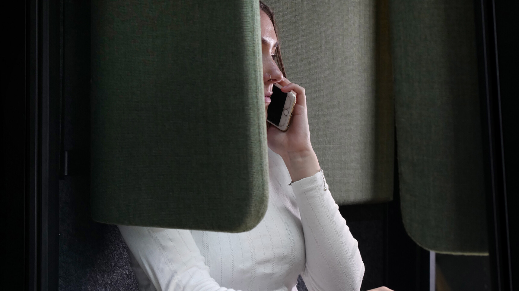 Orangebox On The QT Personal Pod Detail Image Of The Pod In Use By A Woman