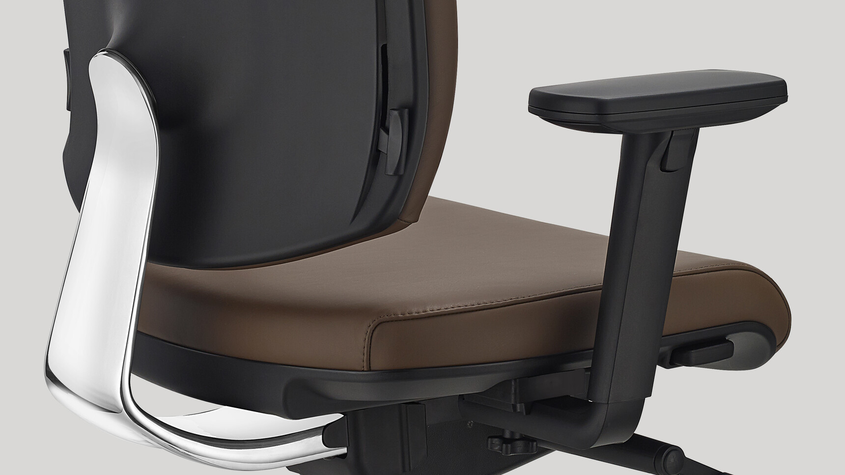 Sitland Fresh Executive Office Chair With Brown Leather Upholstery Back Detail Image