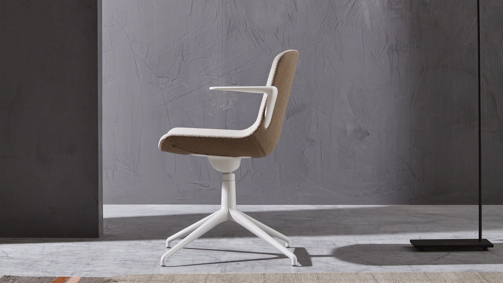 Sitland Milos Executive Meeting Chair With Four Star White Base Family Image In Executive Office