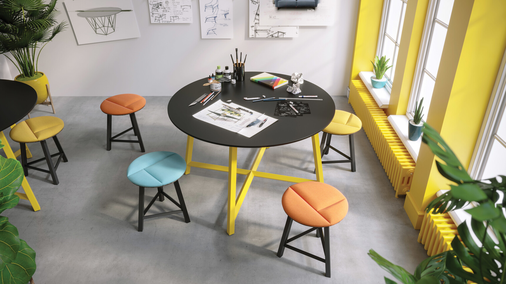 Relic Round Table Family1