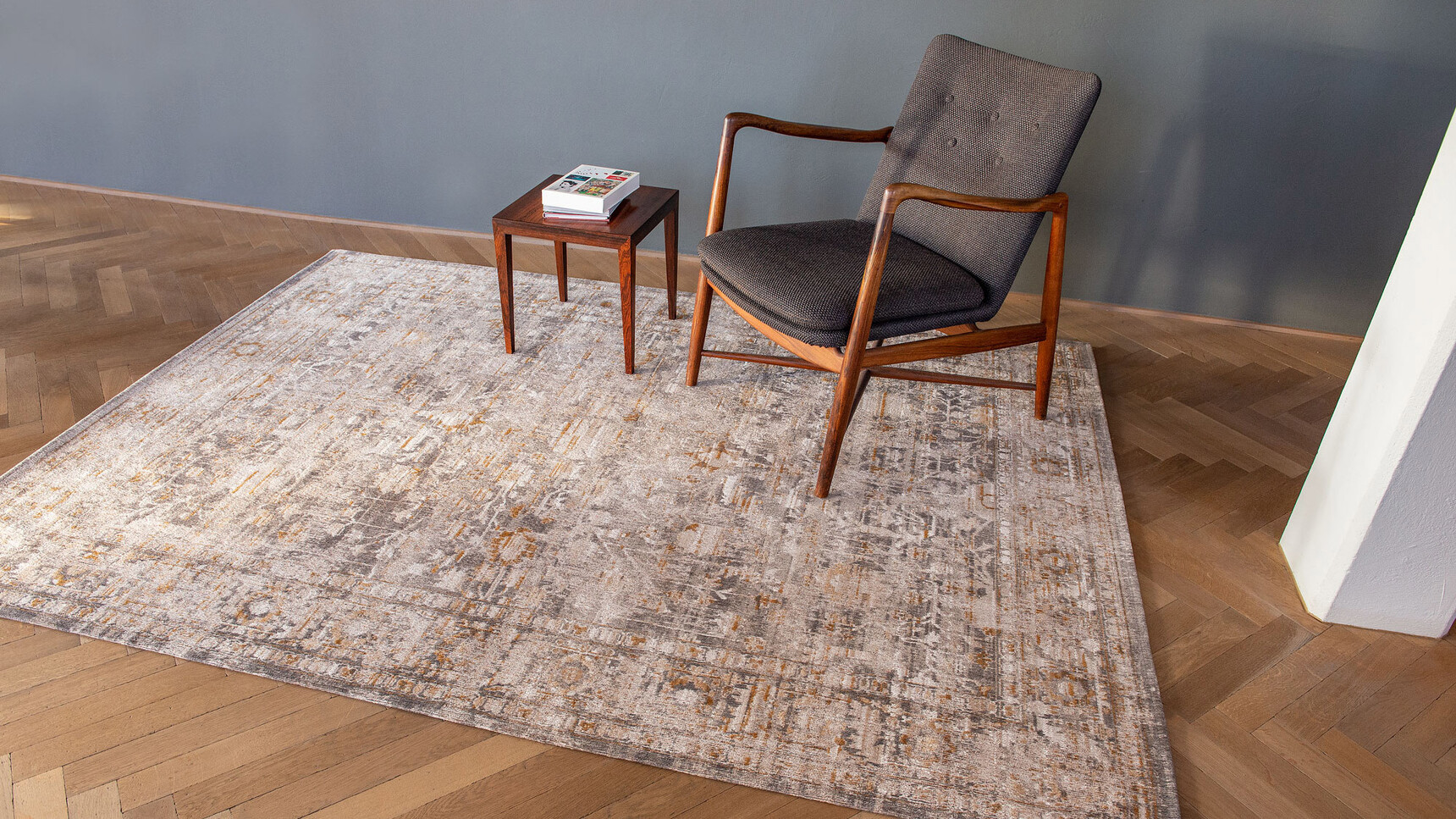 SULEIMANGREY ROOMSHOT