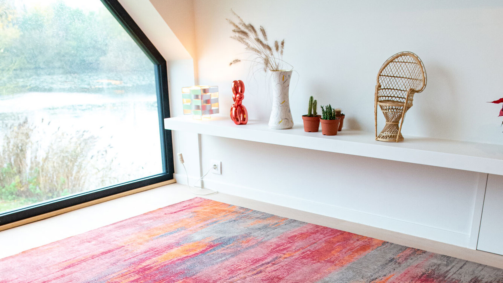 HIBISCUSRED ROOMSHOT WEB 02