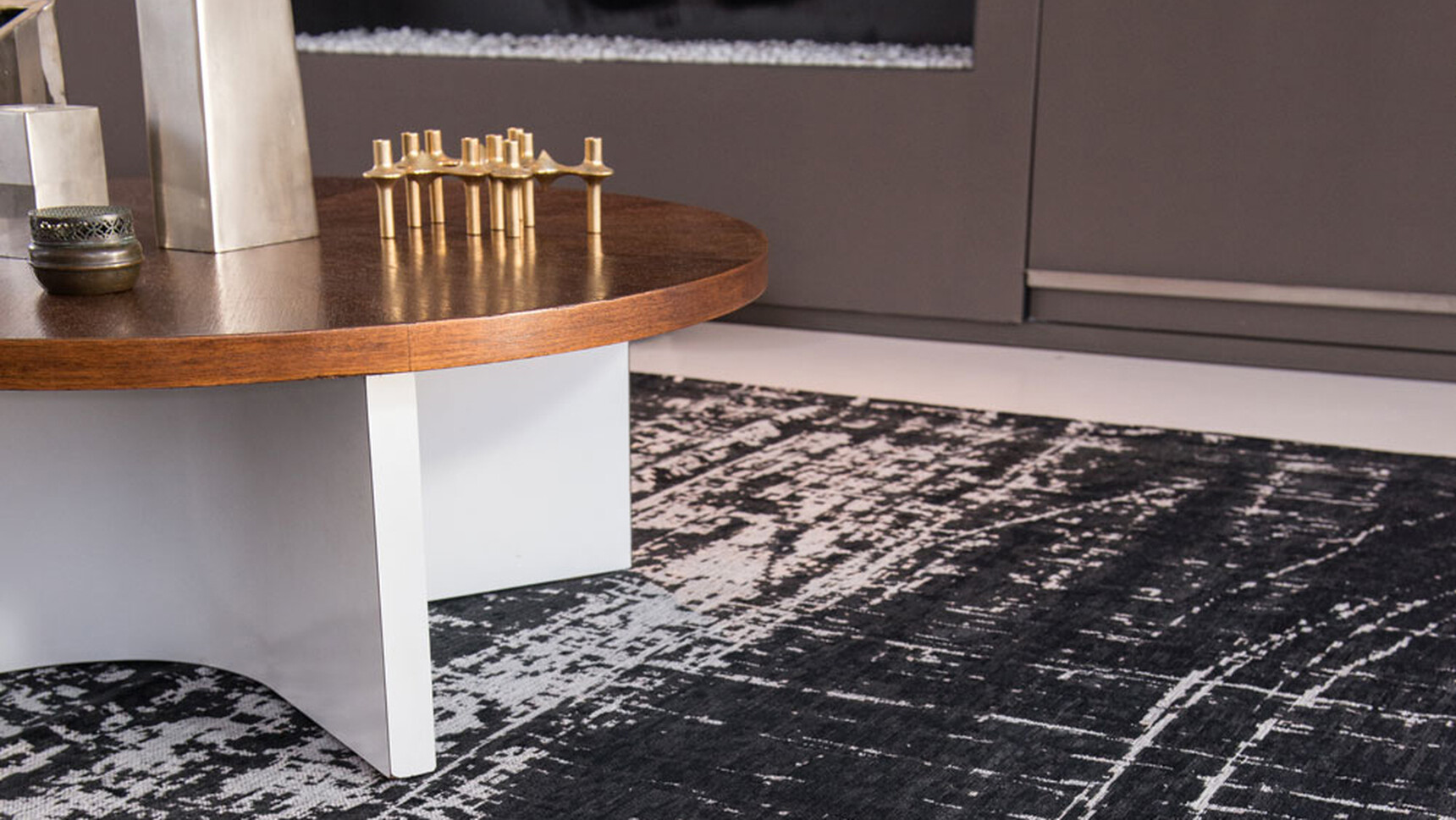 WHITEONBLACK ROOMSHOT