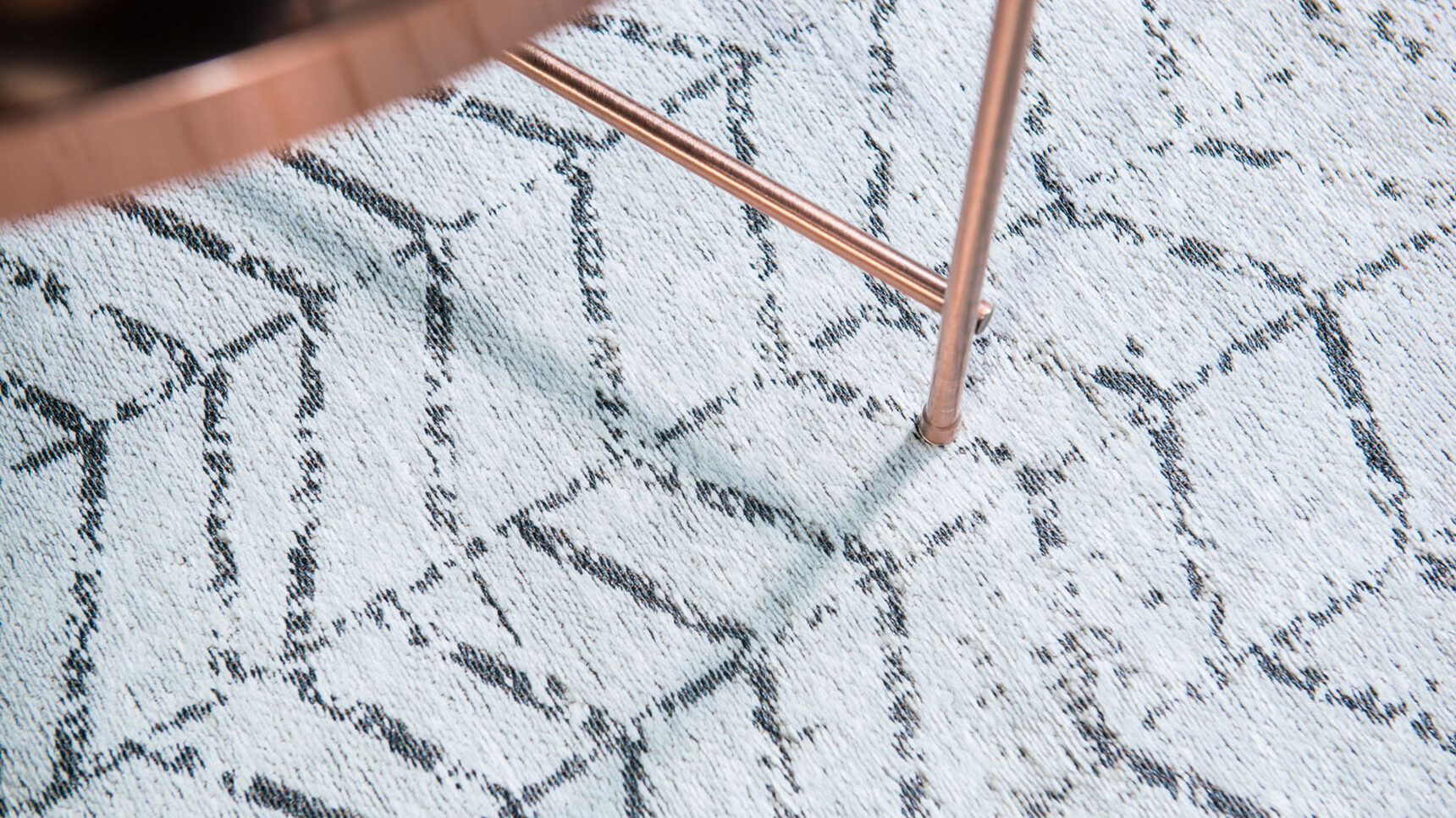 BLACKONWHITE ROOMSHOT