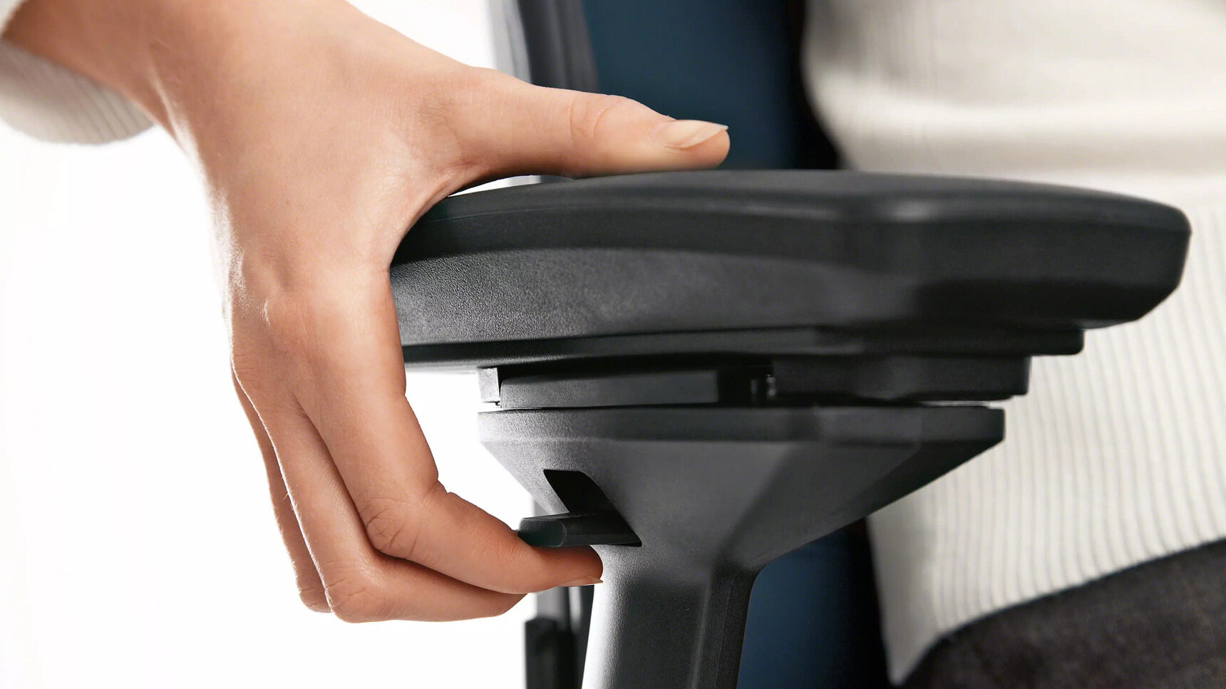 Steelcase Amia Platinum Office Task Chair Detail Image Of The 4D Arms In Use