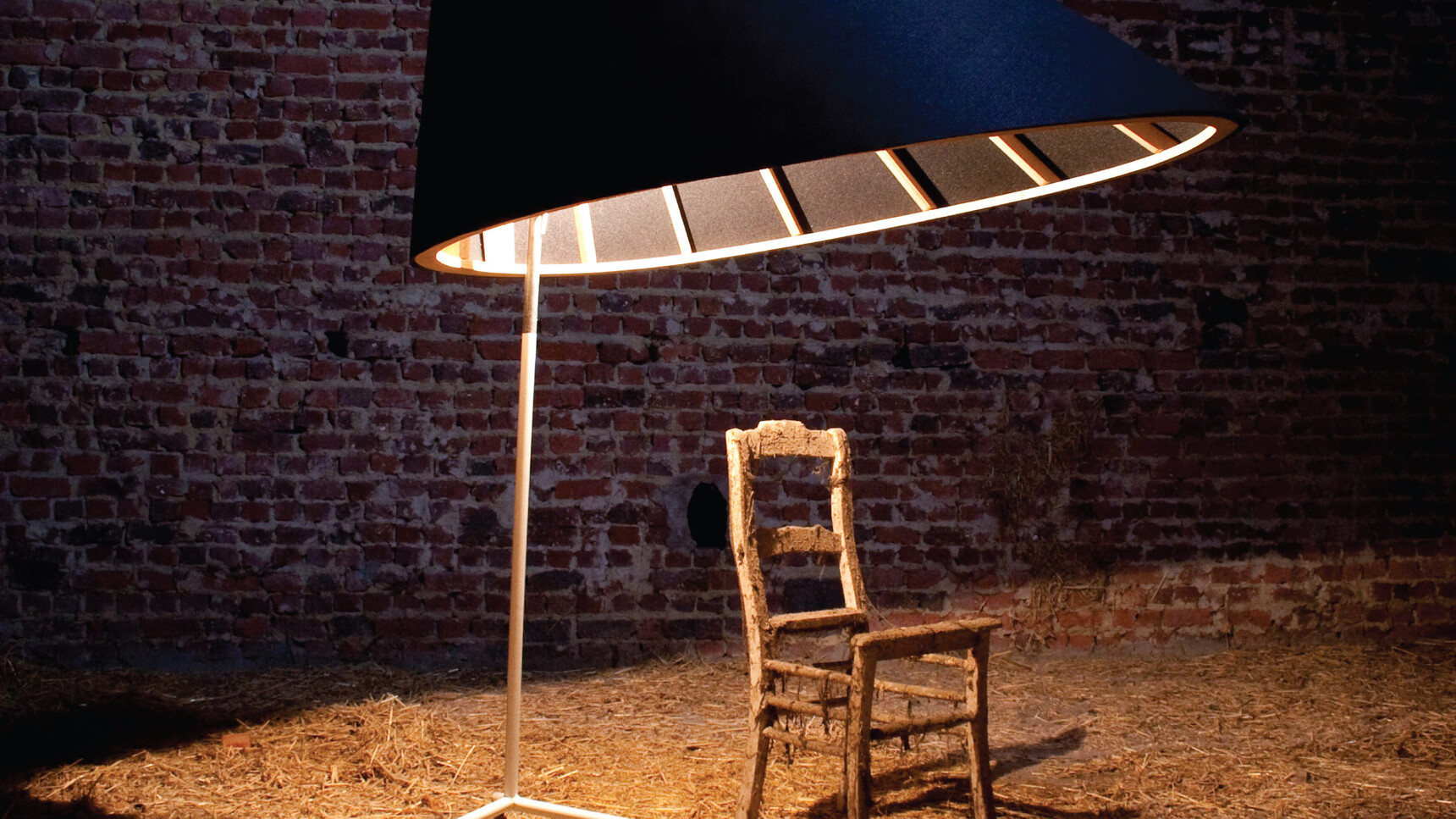 Buzzi Space BuzziShade Floor Standing Lamp With Blue Shade And White Frame Detail Image