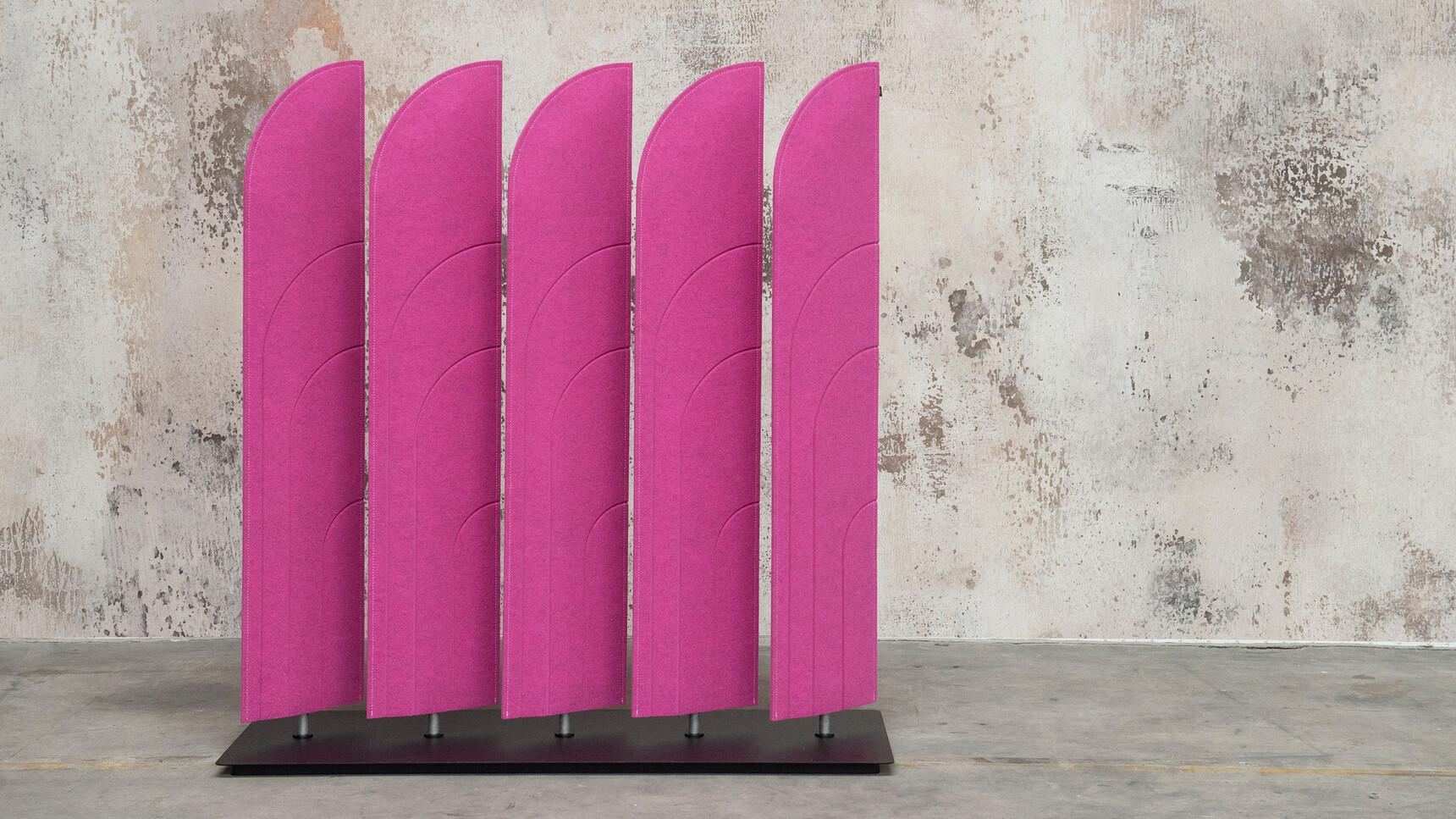 Buzzi Space BuzziBlinds Beach Acoustic Partition With Purple Upholstery Against Grey Wall