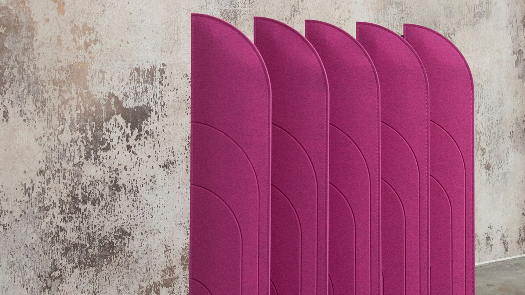 Buzzi Space BuzziBlinds Beach Acoustic Partition With Purple Upholstery Detail Image