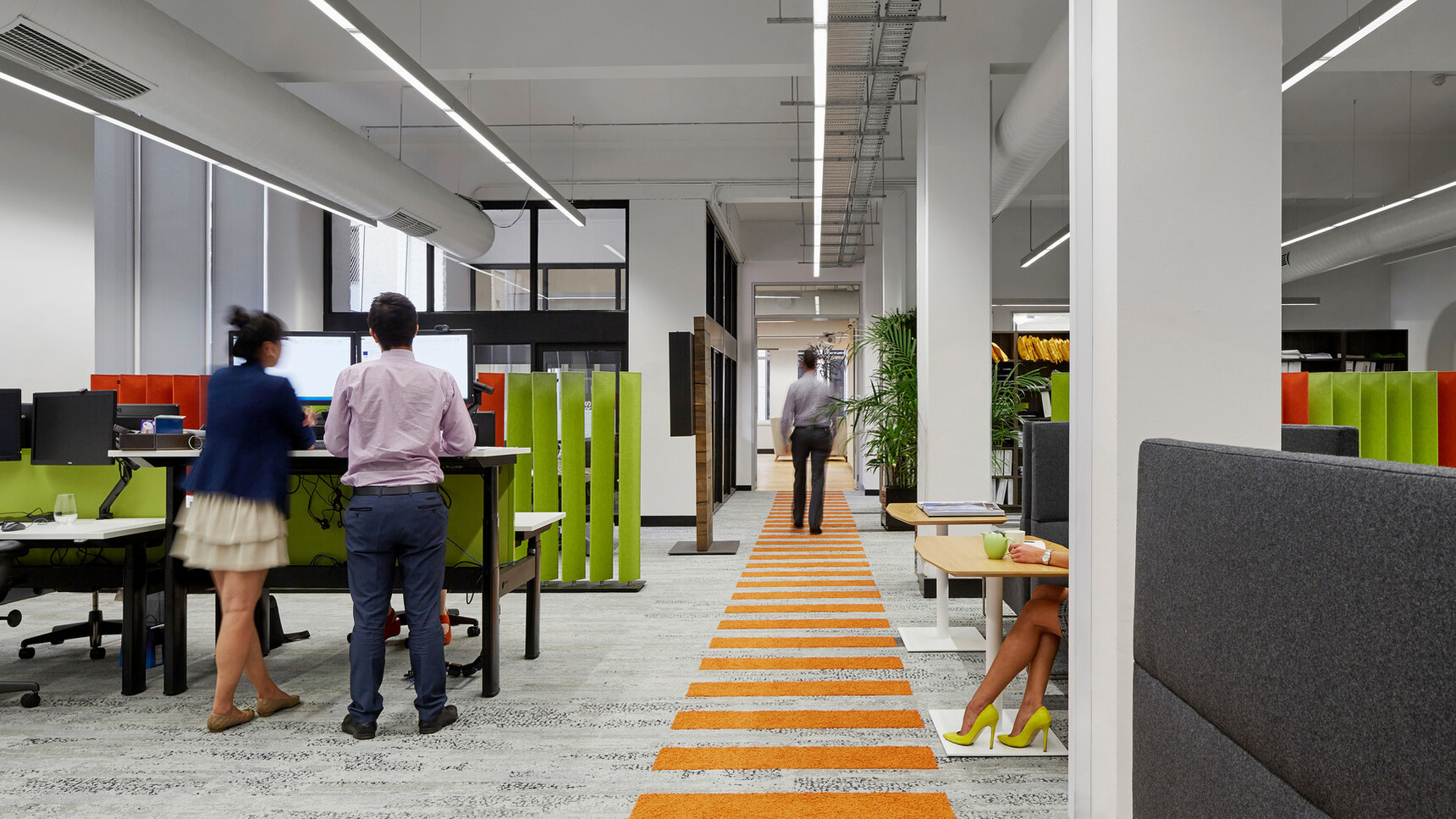 Buzzi Space BuzziBlinds Straight Acoustic Partitions Family Image In Office Setting