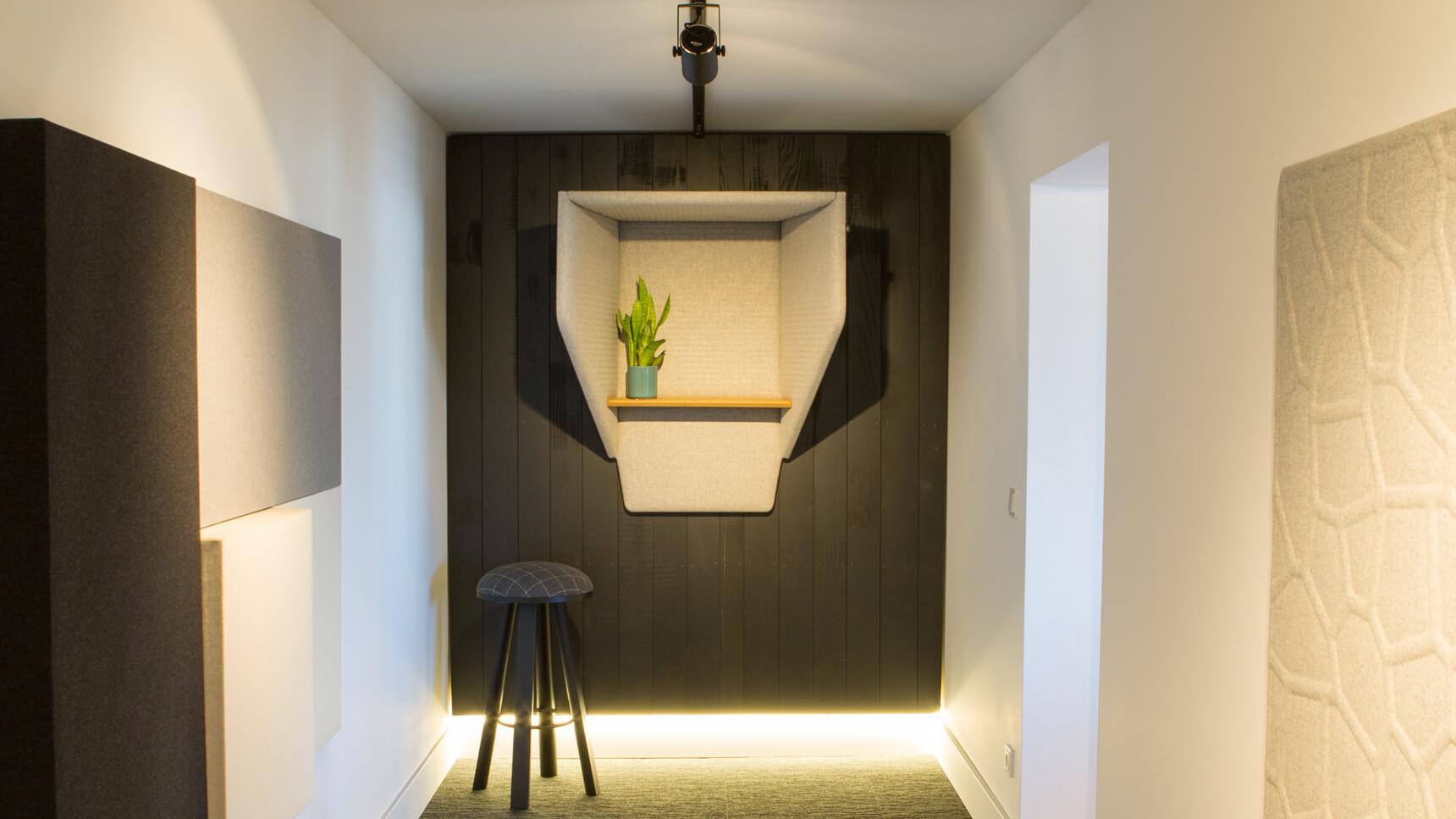 Buzzi Space BuzziHood Acoustic Element In White Upholstery In Office Setting