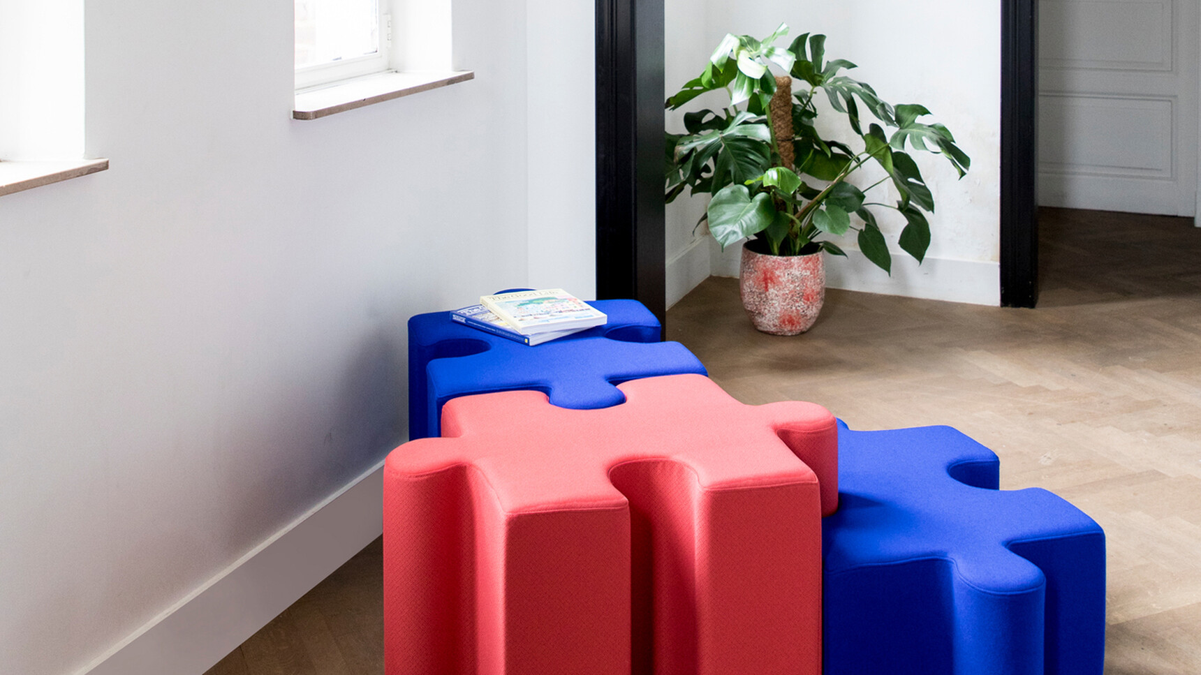 Buzzi Space BuzziPuzzles Joined Together In Blue And Orange Family Image In Office Setting