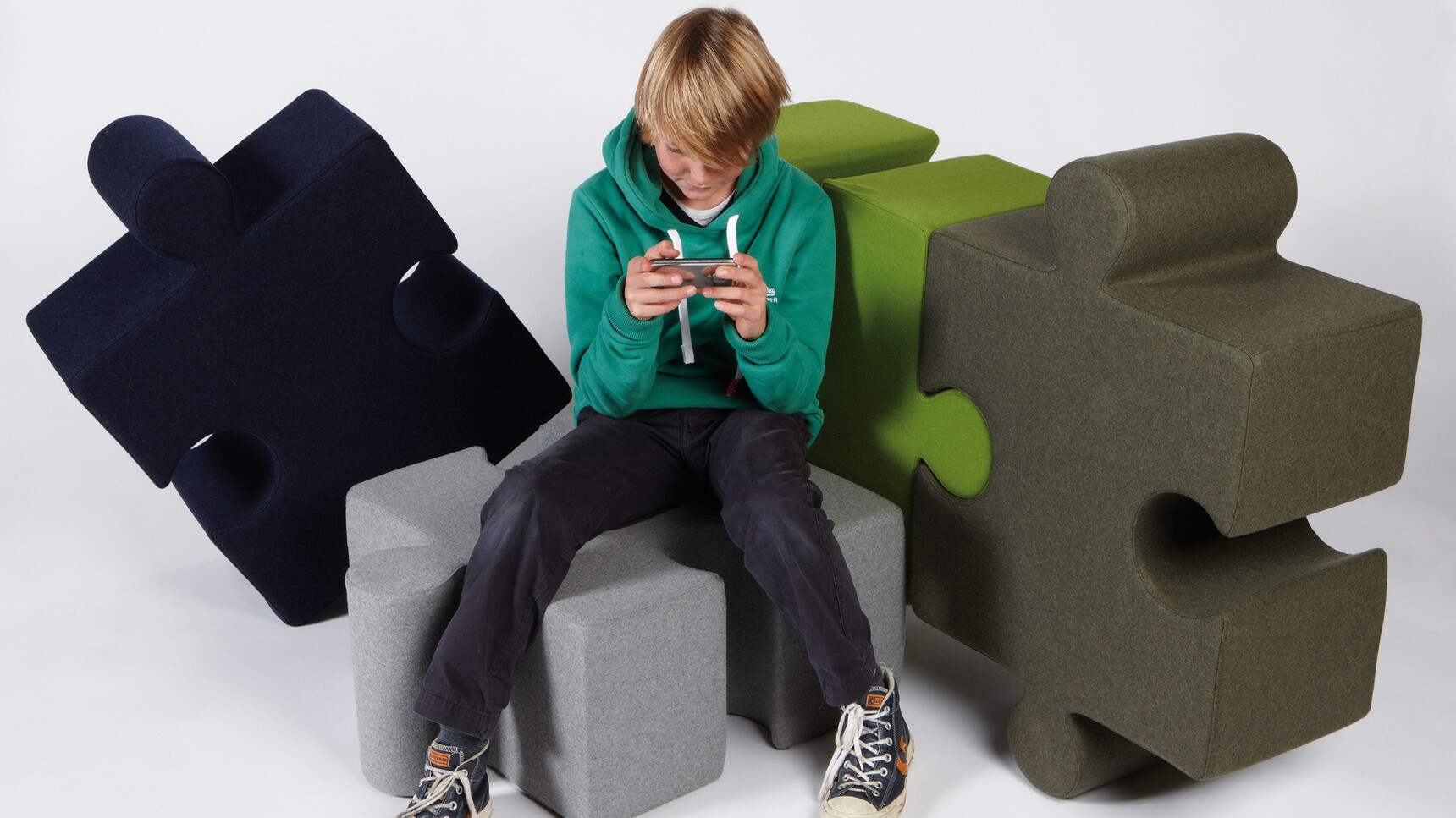 Buzzi Space BuzziPuzzle Low Acoustic Elements Family Image With Child On The Puzzle