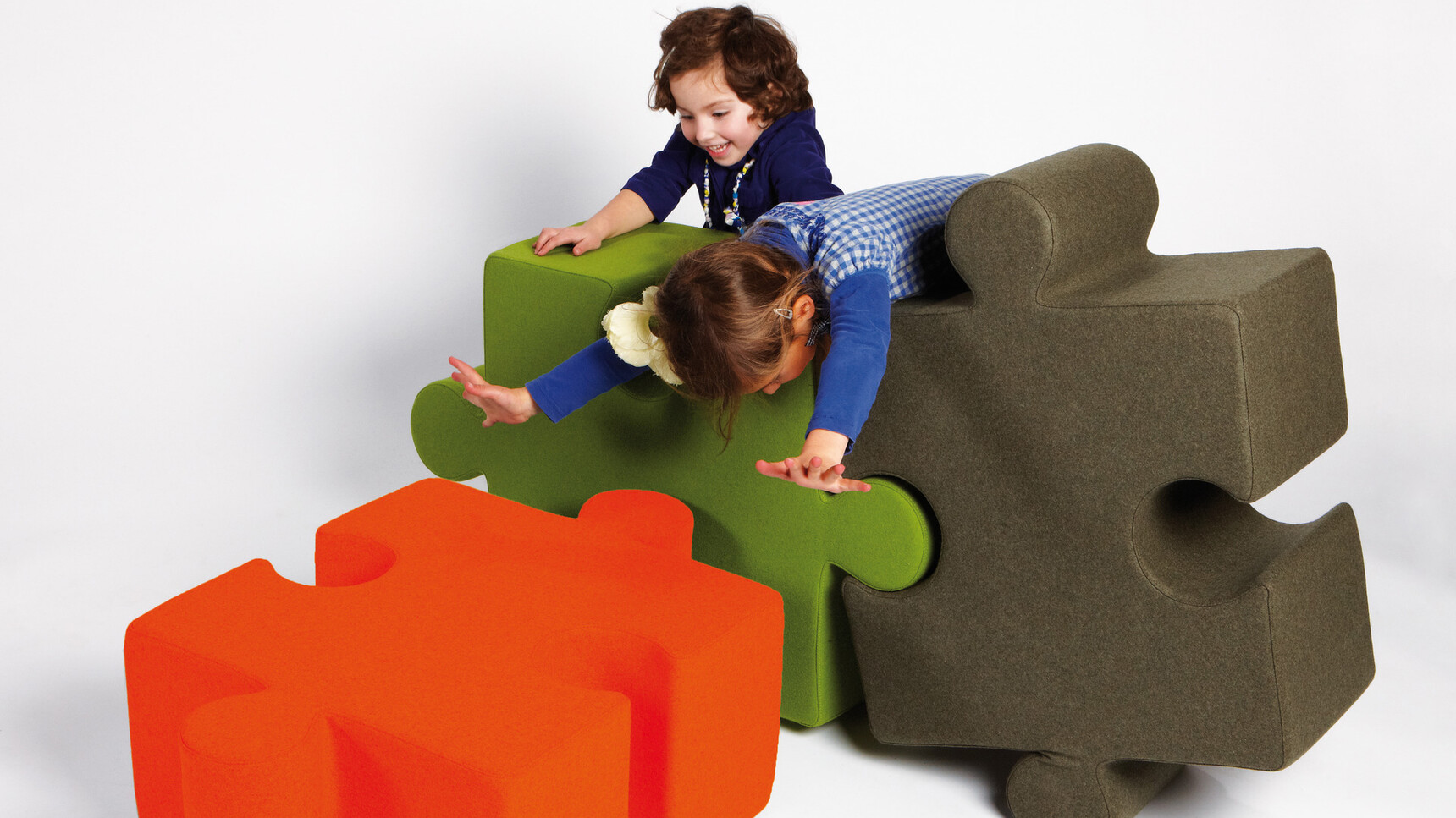 Buzzi Space BuzziPuzzle Low Acoustic Elements Family Image With Children