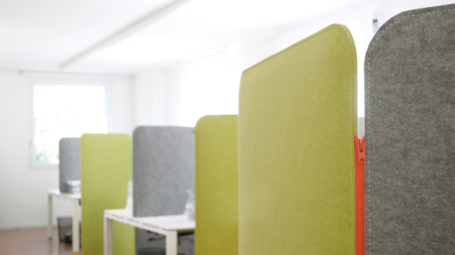 Buzzi Space BuzziScreen Acoustic Partitions In Green And Grey Upholstery Detail Image