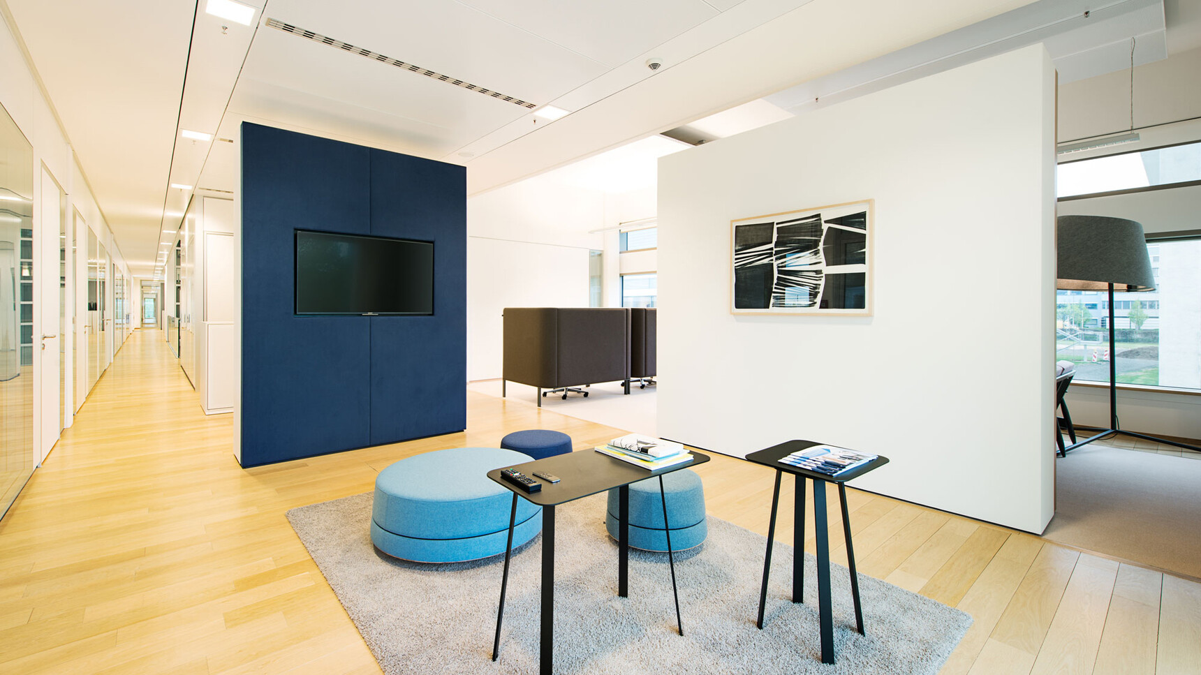 Buzzi Space BuzziBalance Small In Office Space With BuzziBalance Large Family Image