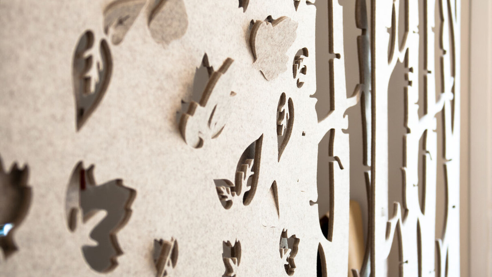 Buzzi Space BuzziFalls Office Dividers In Leaf And Birch Designs Detail Image