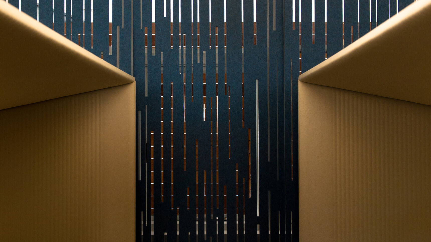 Buzzi Space BuzziFalls Office Divider Rain Design Detail Image