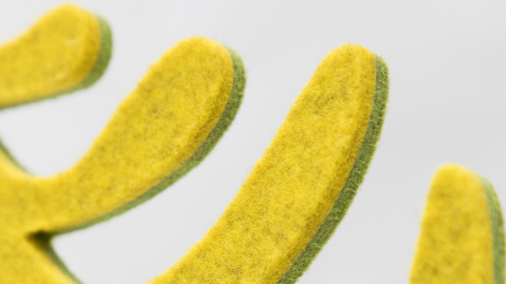 Buzzi Space BuzziFalls Standing Office Divider Detail Image