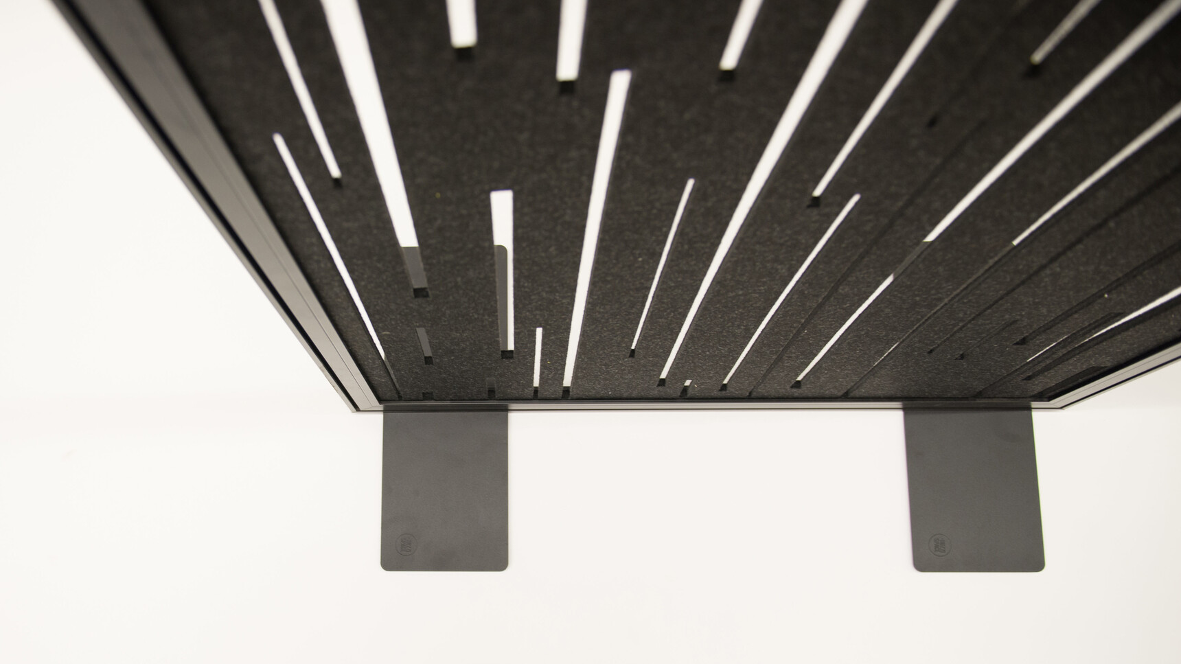 Buzzi Space BuzziFalls Standing Office Divider Rain Design Detail Image Showing Base