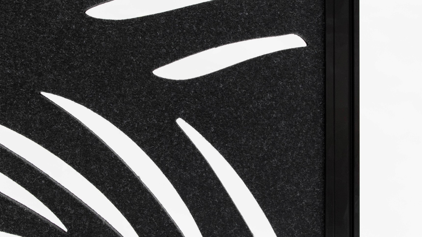 Buzzi Space BuzziFalls Standing Office Divider With Black Finish Detail Image