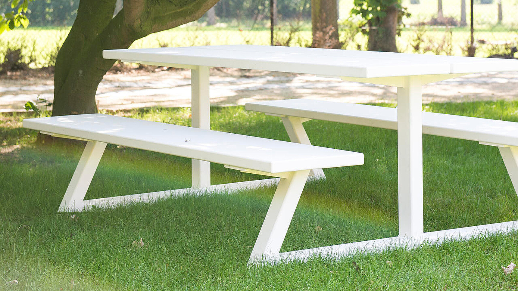 Buzzi Space BuzziBreeze Fixed Bench In White Finish Detail Image