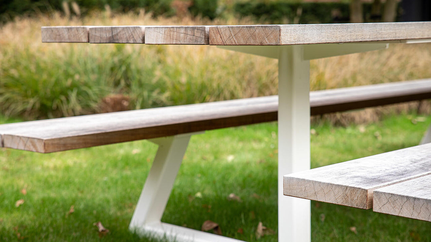 Buzzi Space BuzziBreeze Fixed Bench In Wood Finish Detail Image