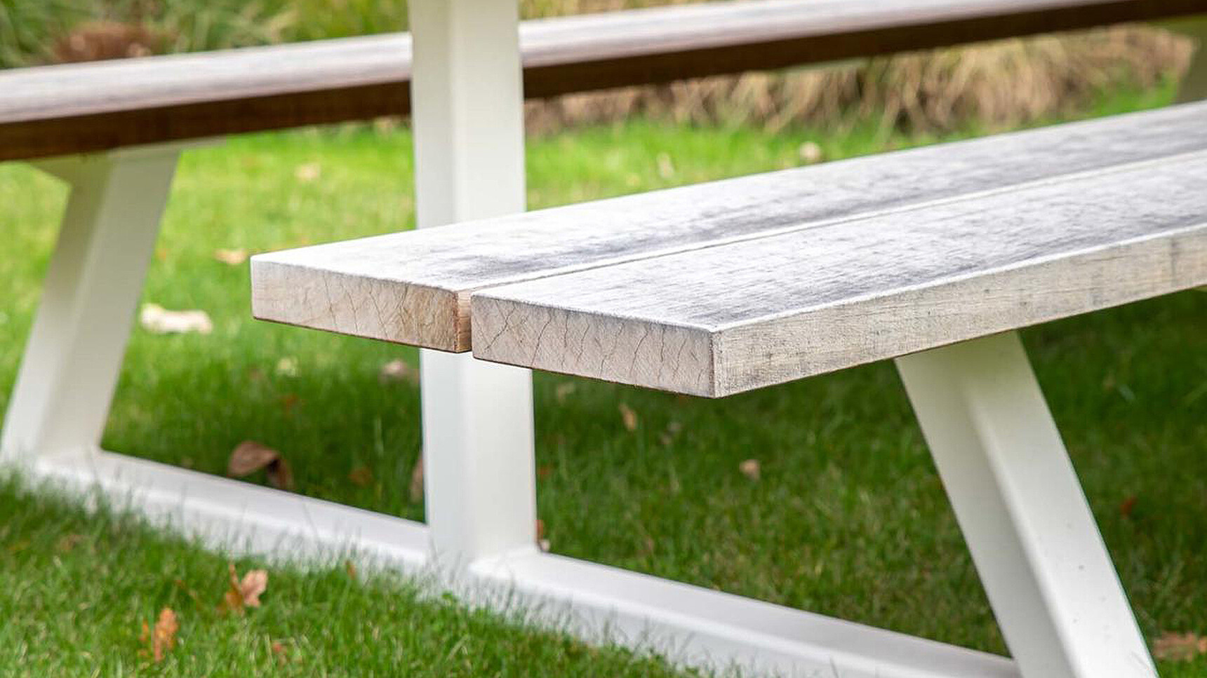 Buzzi Space BuzziBreeze Fixed Bench Detail Image Of The Seat