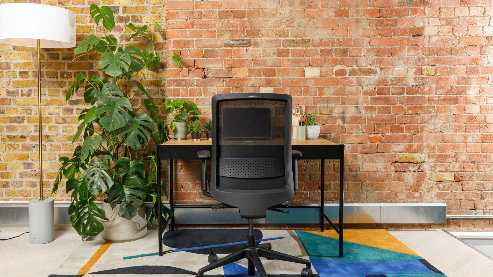 Workstories Surround Workstation Family Image In Home Office